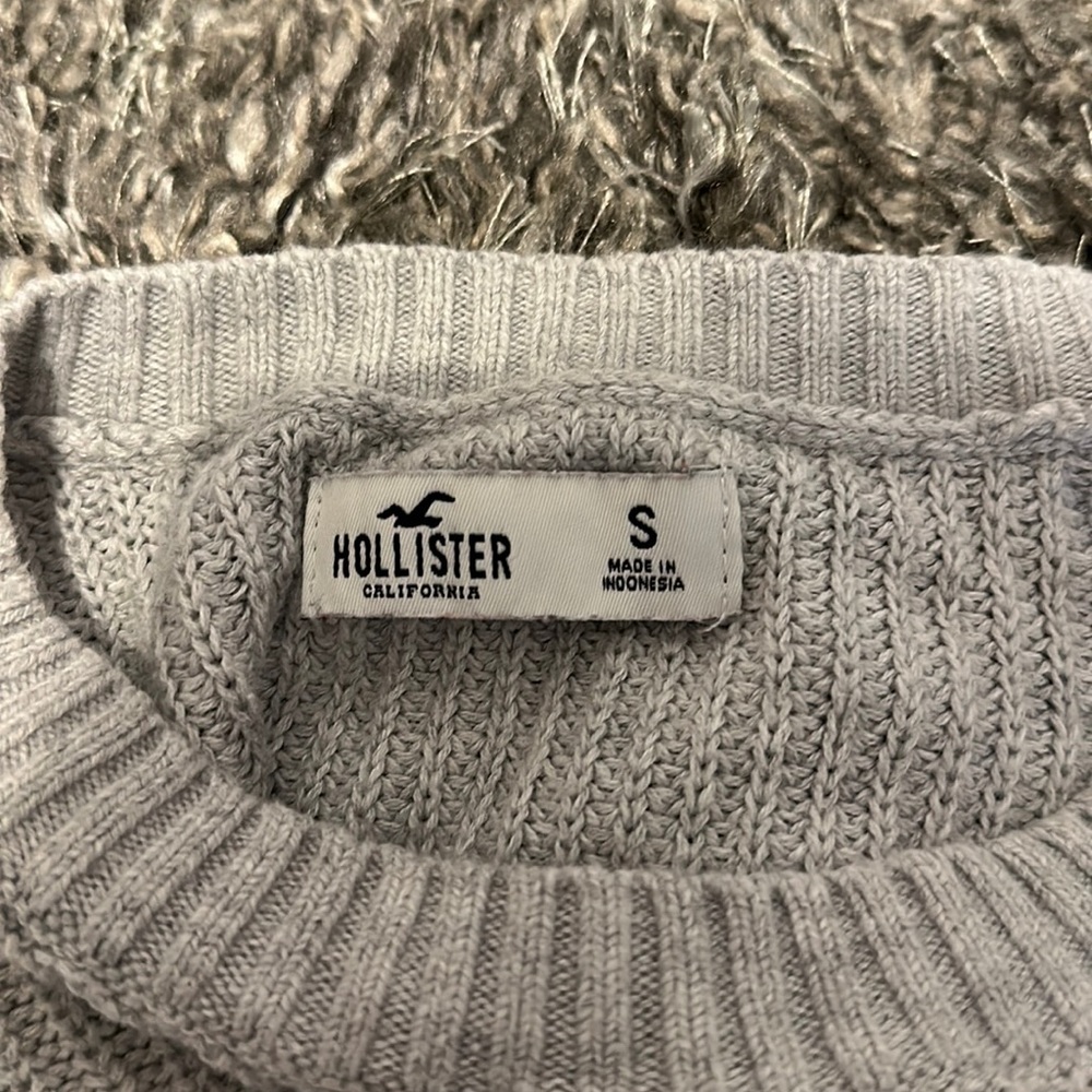 sweater - Picture 3 of 4